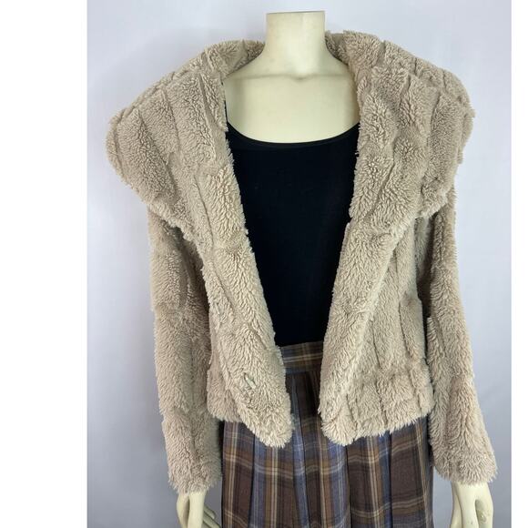 True Grit Dry Goods faux Fur Coat shawl collar and hook closing size Large - Picture 10 of 13